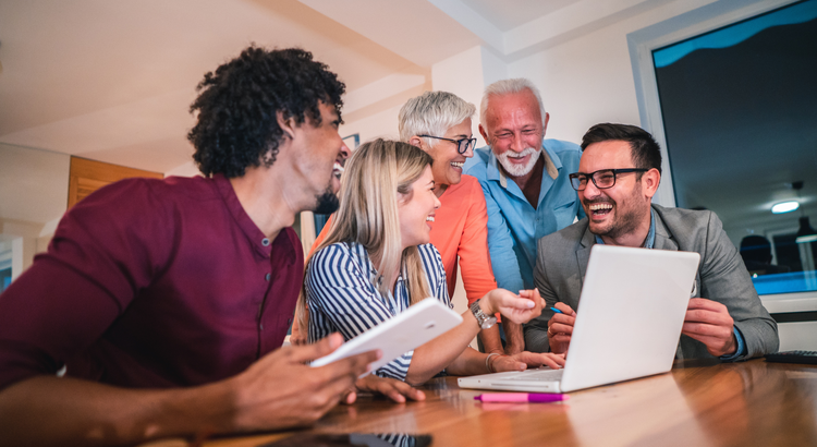 ¿Se le ha pasado por la cabeza la idea de compartir el hogar con seres queridos como sus abuelos, padres u otros familiares?