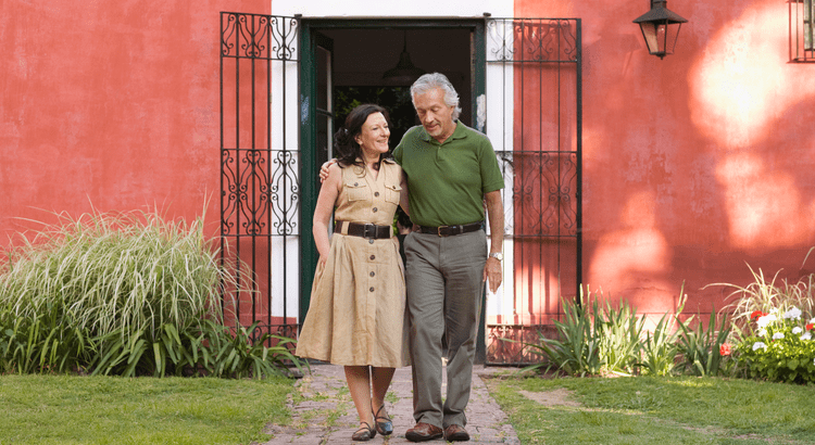 Averiguar qué hacer con su casa cuando esté listo para mudarse puede ser una gran decisión.