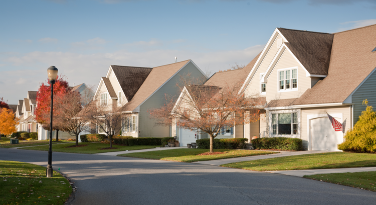 Un factor importante que da forma al mercado actual es el número de casas para la venta.