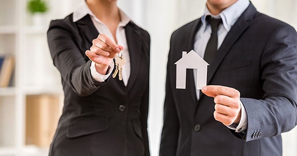 ¡5 Razones para contratar un profesional de bienes raíces al comprar y vender!
