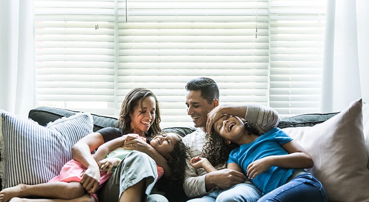 Sin importa cómo cambie el mercado de la vivienda, hay algunas cosas acerca de la propiedad de la vivienda que nunca cambian, como los beneficios personales que puede proporcionar. Cuando usted es dueño de su casa, es probable que sienta una sensación de apego debido a la comodidad que brinda y también porque es un espacio que es realmente suyo.